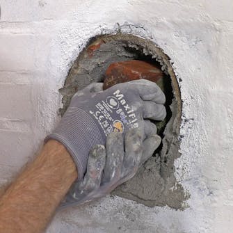 Luk hul efter brændeovn: Start med en stor sten Luk hul efter brændeovn: Start med en stor sten